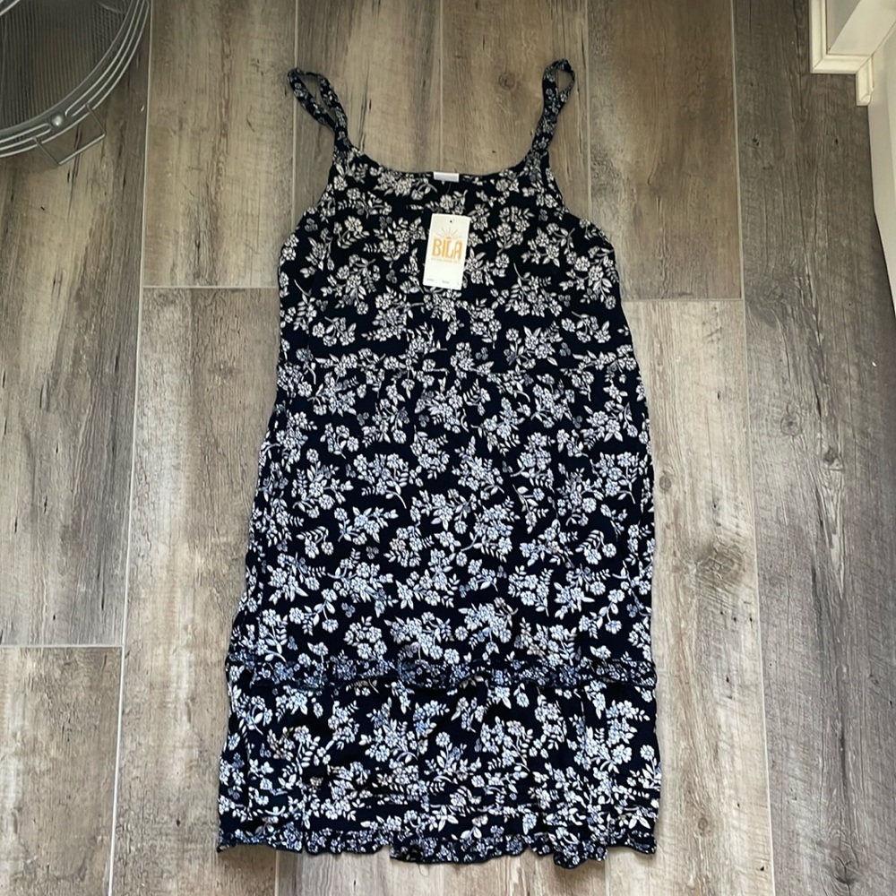 NWT women’s size small Bila dress